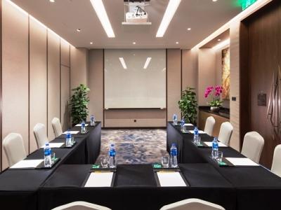 Hotel Hilton Garden Hongqiao Necc 4*